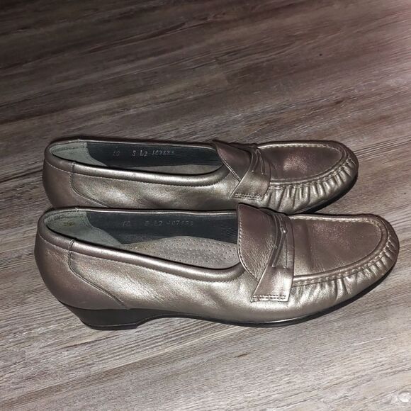 S.A.S. Metallic Pewter color womens loafers  Sz  10  EUC worn once - Picture 5 of 9